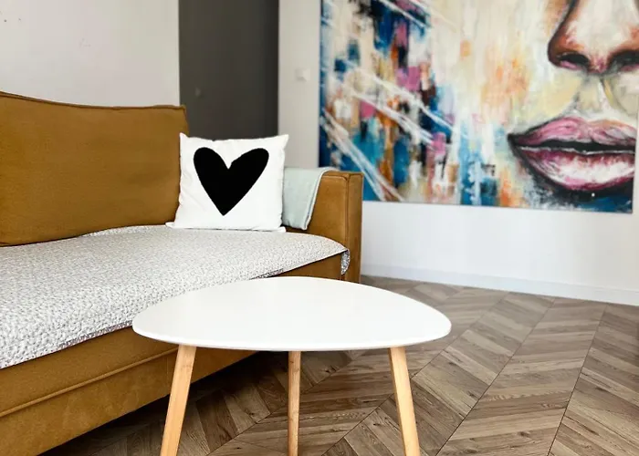 公寓 Uroczy Z Ogrodem 露米雅